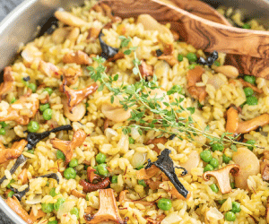 Read more about the article Mushroom Paella with Chanterelles and Black Trumpets